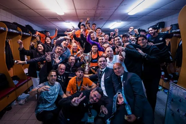 ΟΦΗ – Κύπελλο Ελλάδας Betsson: Ο Μπούσης χόρεψε ζεϊμπέκικο στο αεροδρόμιο