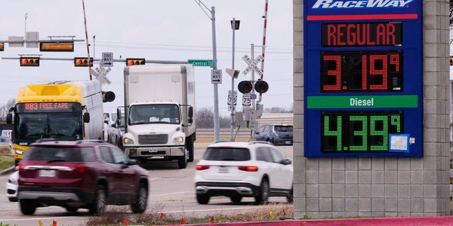 Ιράν: Οι τιμές του πετρελαίου εκτοξεύονται όσο οι ΗΠΑ ετοιμάζουν πολύμηνο αποκλεισμό