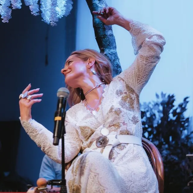 Είδαμε Μποφίλιου – Φάμελλο unplugged στον κήπο τους