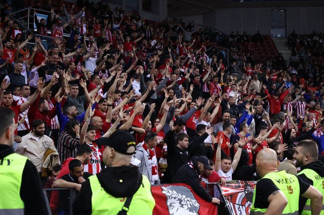 Χάποελ Τελ Αβίβ – Ολυμπιακός: Εντυπωσιακή ατμόσφαιρα από τους φίλους των ερυθρολεύκων