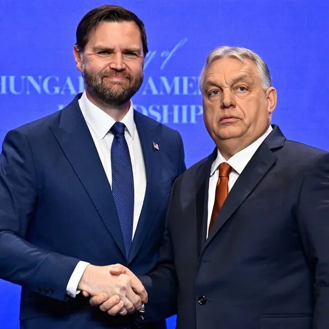 Ο Τζέι Ντι Βανς κατηγορεί την ΕΕ για “παρέμβαση” στις επερχόμενες εκλογές της Ουγγαρίας