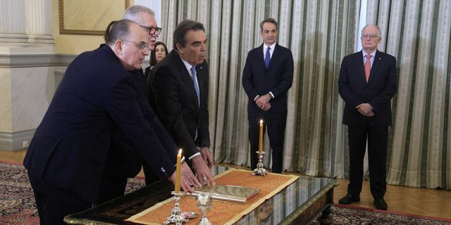 Ανασχηματισμός: Ορκίστηκαν τα νέα μέλη της κυβέρνησης