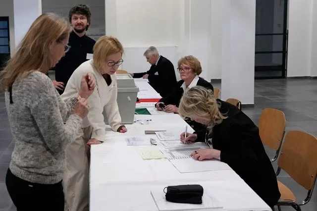 Άνοιξαν οι κάλπες στην Ουγγαρία