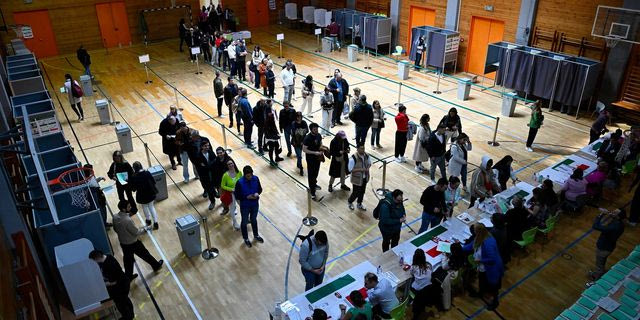 Μαζικά στις κάλπες οι Ούγγροι για το τέλος της εποχής Όρμπαν