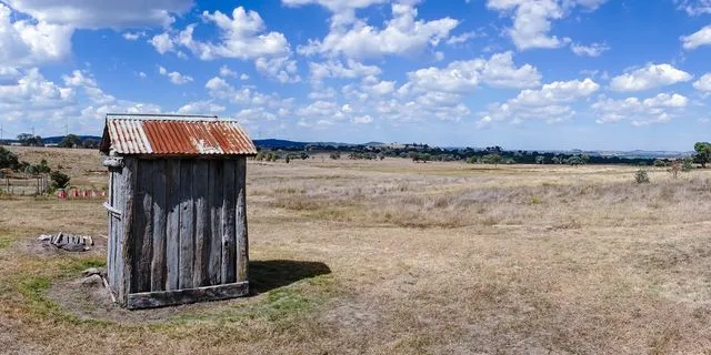 Παγιδεύτηκε για τρεις ώρες σε λύματα μετά από κατάρρευση τουαλέτας