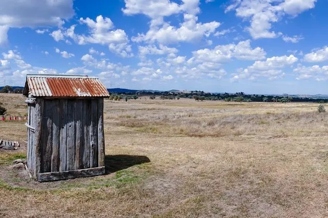 Παγιδεύτηκε για τρεις ώρες σε λύματα μετά από κατάρρευση τουαλέτας
