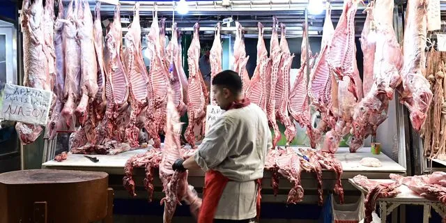 Στιγμιότυπο από την Βαρβάκειο Αγορά, τη Μεγάλη Εβδομάδα