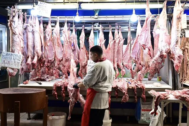 Στιγμιότυπο από την Βαρβάκειο Αγορά, τη Μεγάλη Εβδομάδα