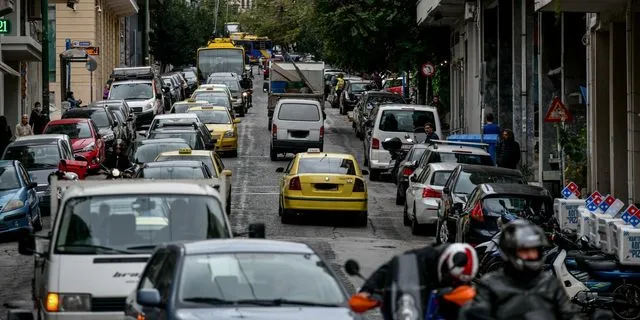 Παγκράτι: Οδηγός μοτοσικλέτας έδειρε 22χρονη και τής έσπασε το πόδι για το παρκάρισμα