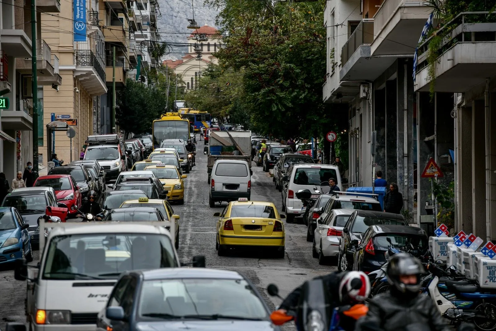 Παγκράτι: Οδηγός μοτοσικλέτας έδειρε 22χρονη και τής έσπασε το πόδι για το παρκάρισμα