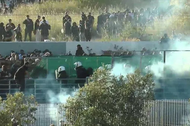 ΠΑΟΚ – ΟΦΗ: Ένταση ανάμεσα σε ΜΑΤ και φίλους του Δικεφάλου