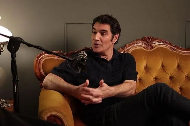 Παπακαλιάτης: Όταν με σκηνοθετώ είναι καταστροφή, μου λέω “μίλα ατάλαντε”