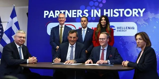 Έπεσαν οι υπογραφές για τη σύμβαση γεώτρησης υδρογονανθράκων στο Ιόνιο