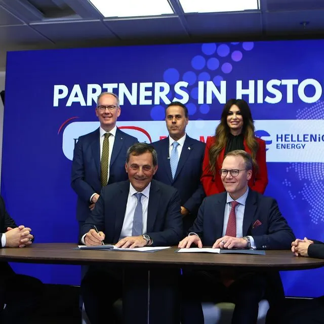 Έπεσαν οι υπογραφές για τη σύμβαση γεώτρησης υδρογονανθράκων στο Ιόνιο