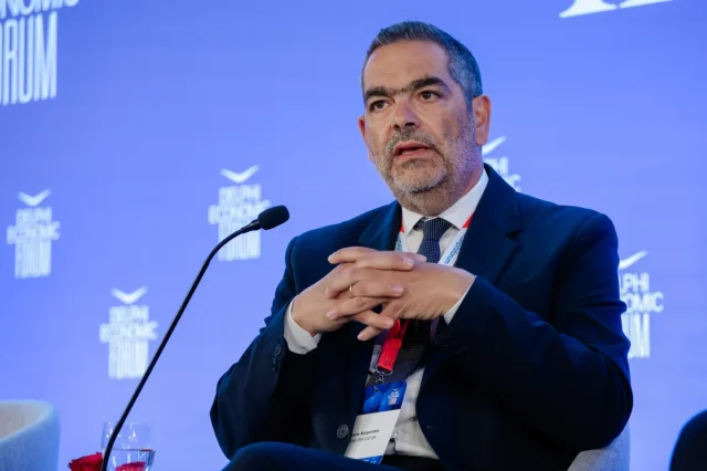 Από τον Νόμο στην Πράξη: Πώς η Τεχνολογία Κλείνει το Κενό για την Προστασία των Νέων