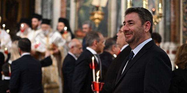 Στη Μητρόπολη Αθηνών έκανε Ανάσταση ο Νίκος Ανδρουλάκης