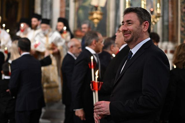 Στη Μητρόπολη Αθηνών έκανε Ανάσταση ο Νίκος Ανδρουλάκης