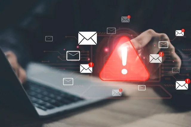 Phishing: Τα “έξυπνα” μηνύματα που αδειάζουν λογαριασμούς – Τι πρέπει να προσέχουν οι πολίτες