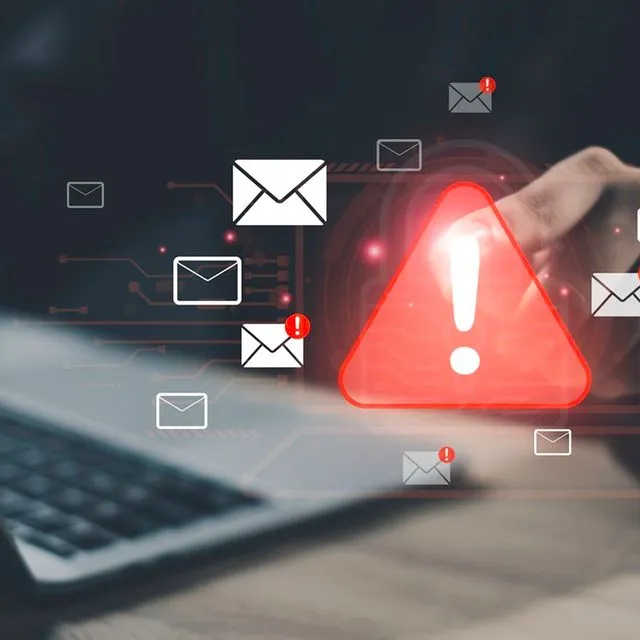 Phishing: Τα “έξυπνα” μηνύματα που αδειάζουν λογαριασμούς – Τι πρέπει να προσέχουν οι πολίτες