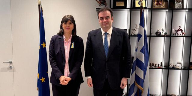Συνάντηση Πιερρακάκη – Κοβέσι στην ΑΑΔΕ για τα Τελωνεία