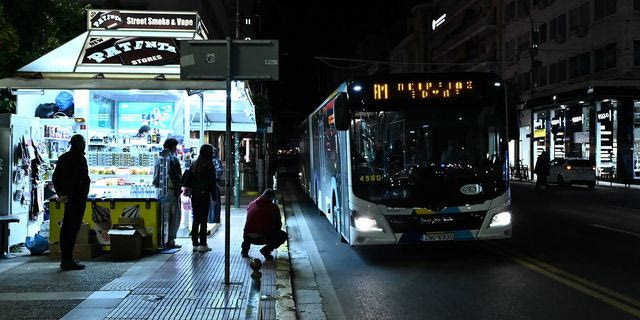 Τροχαίο στον Πειραιά: Μάχη για τη ζωή του δίνει ο 17χρονος – Τι υποστήριξε ο οδηγός του λεωφορείου