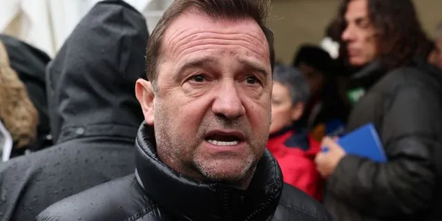 Νίκος Πλακιάς: “Αθάνατες! Όλοι φυλακή, αλήτες” φώναξε στην αίθουσα