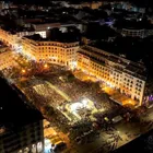 Μεγαλοπρέπεια στη Θεσσαλονίκη: Συνάντηση πέντε Επιταφίων στην πλατεία Αριστοτέλους