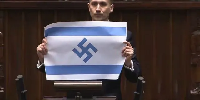 Πολωνία: Ακροδεξιός βουλευτής άνοιξε σημαία του Ισραήλ με μια σβάστικα μέσα στη Βουλή