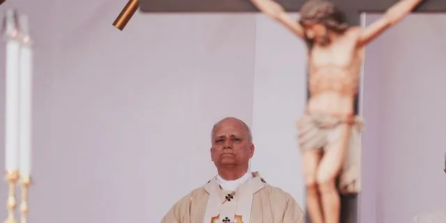 O πάπας Λέων στην Ανγκόλα