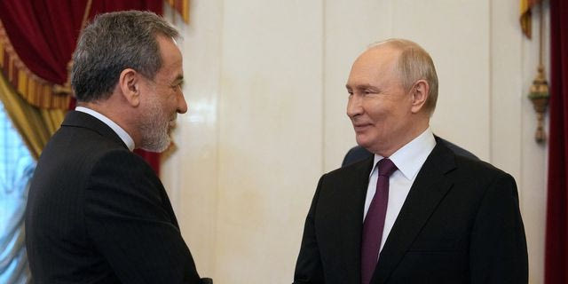 Συνάντηση Πούτιν – Αραγτσί: “Η Ρωσία θα κάνει ό,τι εξυπηρετεί τα συμφέροντα του Ιράν”