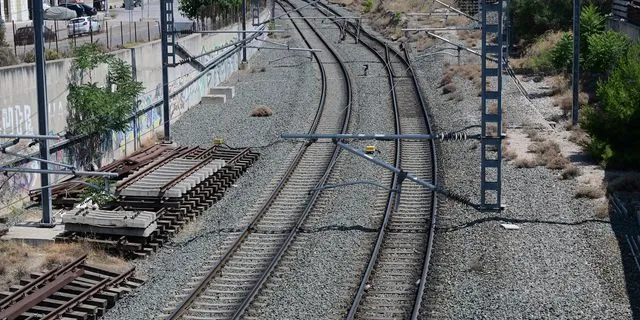 Στιγμιότυπο από σιδηροδρομικές γραμμές (φωτογραφία αρχείου)