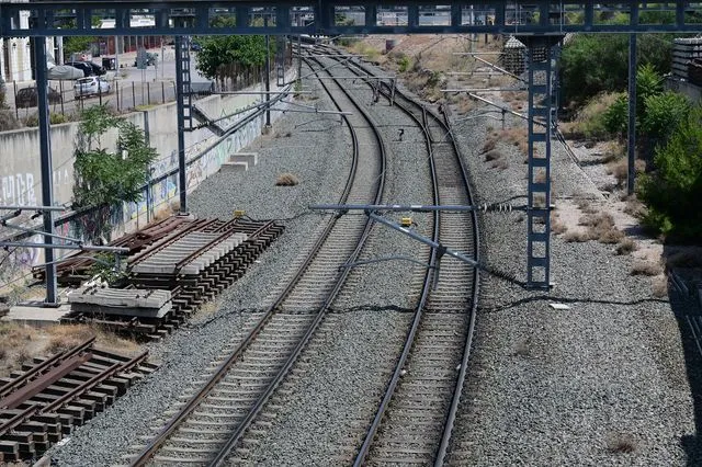 Στιγμιότυπο από σιδηροδρομικές γραμμές (φωτογραφία αρχείου)