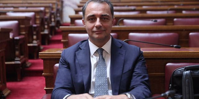 Σενετάκης: “Δεν θα επιτρέψω σε κανέναν να καταστώ θύμα πολιτικής ανθρωποφαγίας”