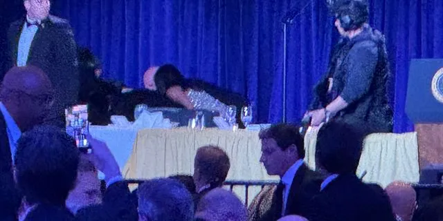 Η στιγμή των πυροβολισμών στο Δείπνο των Ανταποκριτών