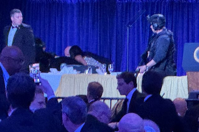 Η στιγμή των πυροβολισμών στο Δείπνο των Ανταποκριτών