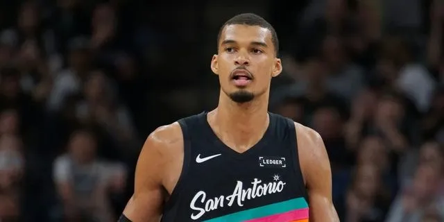 Βικτόρ Γουεμπανιαμά: Έγραψε ιστορία στα playoffs του NBA και ξεπέρασε τον Ντάνκαν