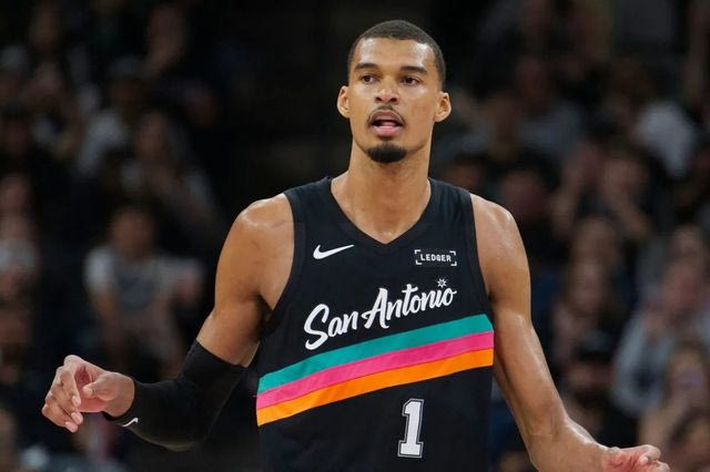 Βικτόρ Γουεμπανιαμά: Έγραψε ιστορία στα playoffs του NBA και ξεπέρασε τον Ντάνκαν