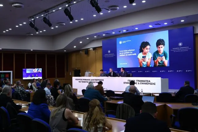 ΣΥΝΕΝΤΕΥΞΗ ΤΥΠΟΥ ΓΙΑ ΤΟ ΝΕΟ ΠΛΑΙΣΙΟ ΠΡΟΣΒΑΣΗΣ ΤΩΝ ΑΝΗΛΙΚΩΝ ΣΤΑ SOCIAL MEDIA