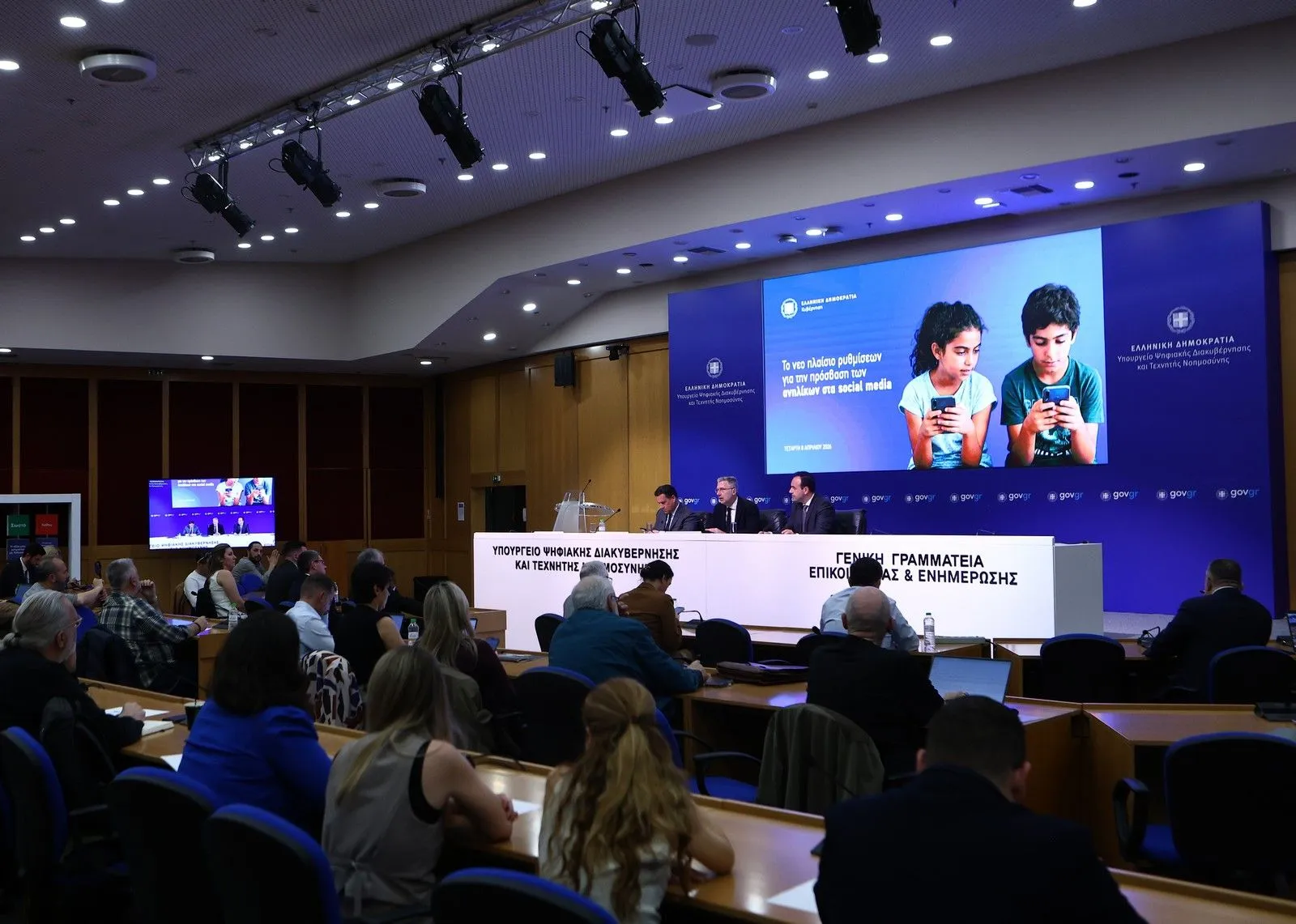 Απαγόρευση Social Media: Μπλόκο σε Instagram, TikTok, Facebook, Snapchat - Ποιες ηλικίες αφορά