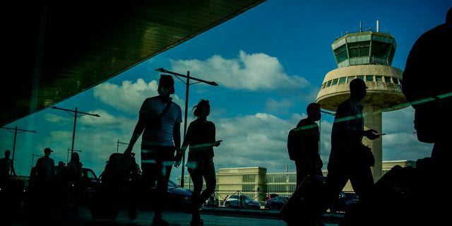 “Κλείστε τώρα εισιτήρια”: Η Ισπανία προειδοποιεί για αυξήσεις λόγω του πολέμου