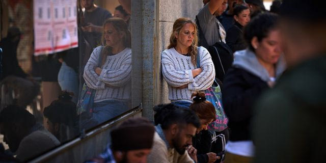 Η Ισπανία θέλει να νομιμοποιήσει έως και μισό εκατομμύριο μετανάστες χωρίς έγγραφα