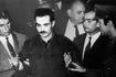 “Όταν χτυπήσεις δυο φορές ύστερα τρεις και πάλι δυο Αλέξανδρε μου…”