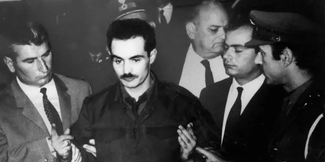 “Όταν χτυπήσεις δυο φορές, ύστερα τρεις και πάλι δυο, Αλέξανδρέ μου”