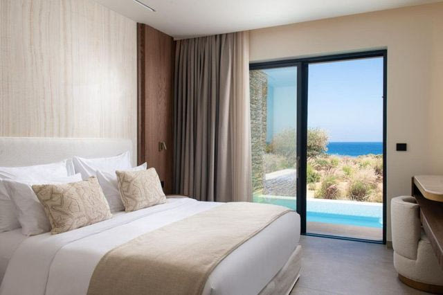 Η SWOT Hospitality αναλαμβάνει τη διαχείριση του VIONE Paros