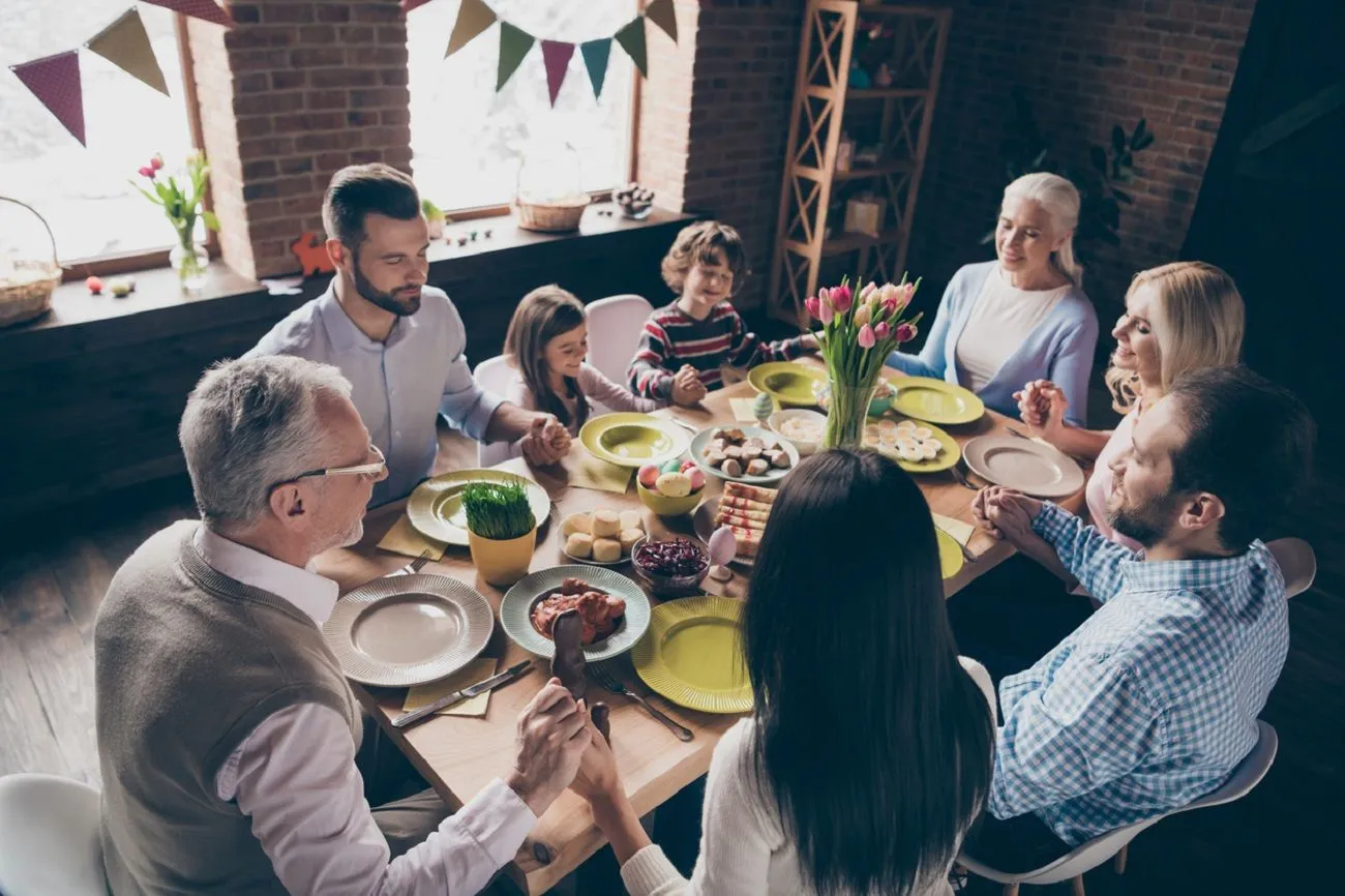 Πώς θα καταλάβεις αν ο ξινός συγγενής σού κάνει κομπλιμέντο ή σε προσβάλλει;