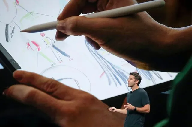 Ο νέος επικεφαλής της Apple βρίσκεται μπροστά σε μια καθοριστική στιγμή για την Τεχνητή Νοημοσύνη