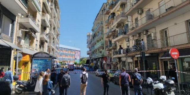Θεσσαλονίκη: 20χρονος “ζήλεψε” τον 5χρονο και πετάει καρέκλες από το μπαλκόνι