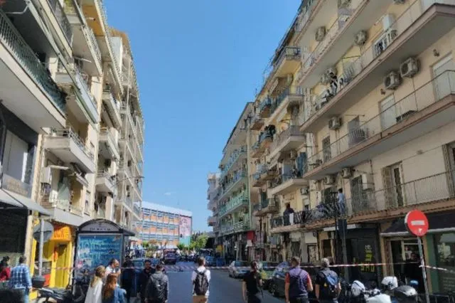 Θεσσαλονίκη: 20χρονος “ζήλεψε” τον 5χρονο και πετάει καρέκλες από το μπαλκόνι