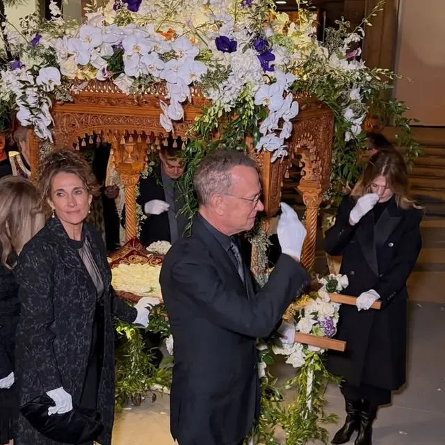 Τομ Χανκς: Κουβάλησε τον επιτάφιο και γιόρτασε το Πάσχα στο Χόλιγουντ