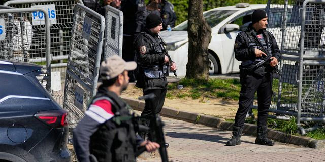 Αστυνομικές δυνάμεις έξω από το προξενείο του Ισραήλ στην Κωνσταντινούπολη